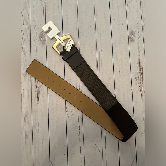 Michael Kors Women's Signature Belt - Picture 4 of 16